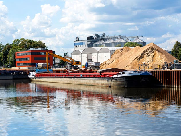 Transshipment terminal in the port of Regensburg